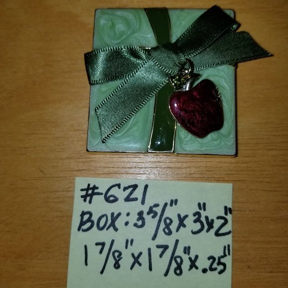 ✅620ZA NEW Villager Liz Claiborne Green enameled double-sided mirror compact bow - Picture 1 of 3